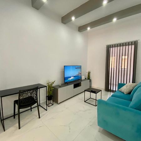 Seaside Apartment In Gzira Buitenkant foto