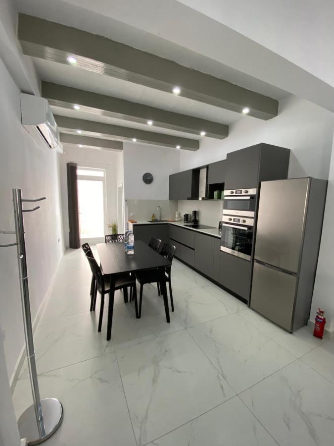 Seaside Apartment In Gzira Buitenkant foto