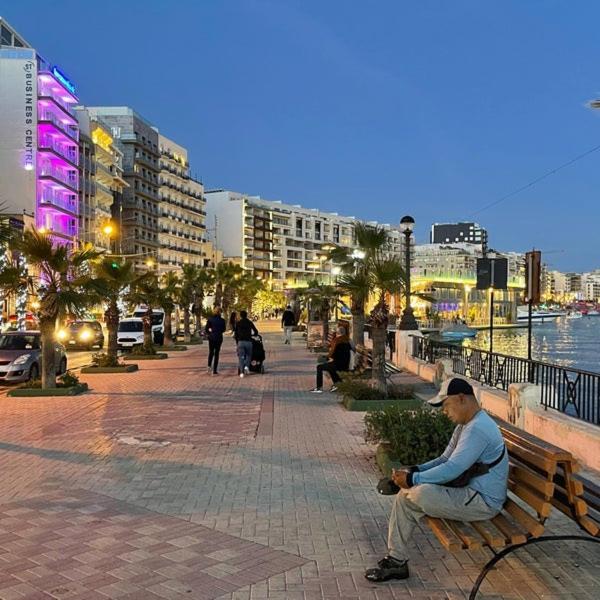 Seaside Apartment In Gzira Buitenkant foto